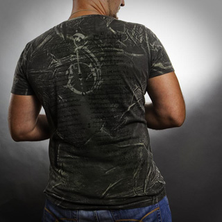 Мужская сильная футболка со спины